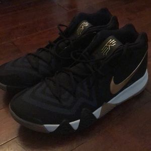NWOB !! Nike Kyrie 4 “Pitch Blue” Colorway Sz 17